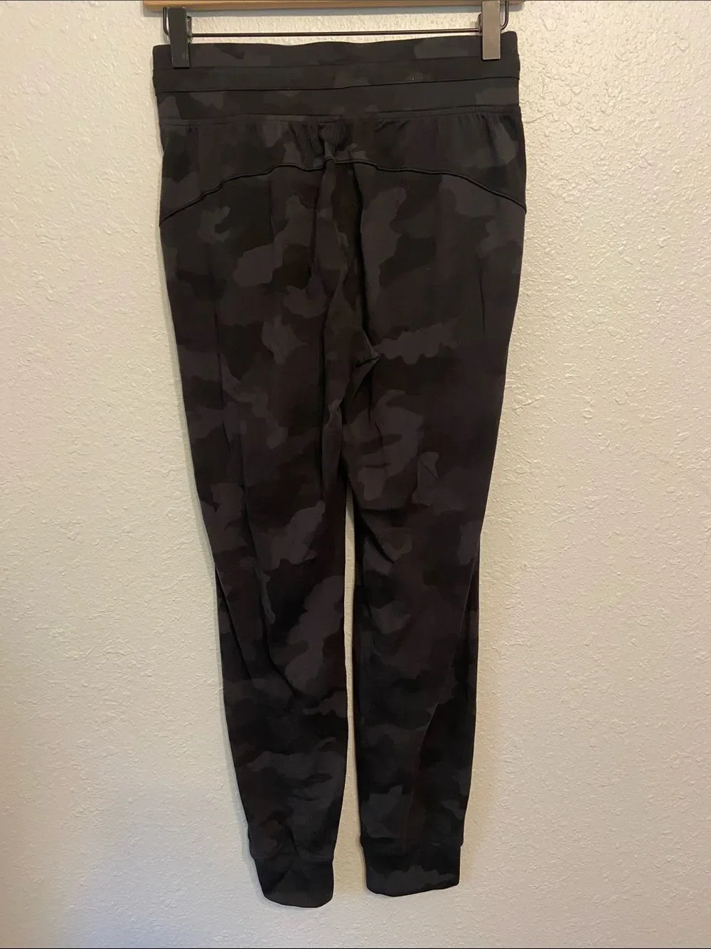 Lululemon Black Camo Print Ready to Rulu Joggers Size 4